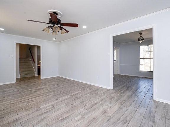 5th image of 9 Breeds Hill Ct