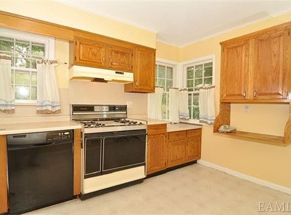 4th image of 10 S Hillside Ave