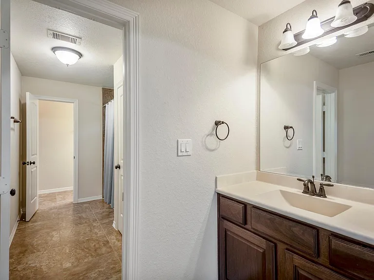 11306 Longmire Creek Ct — Photo 35
