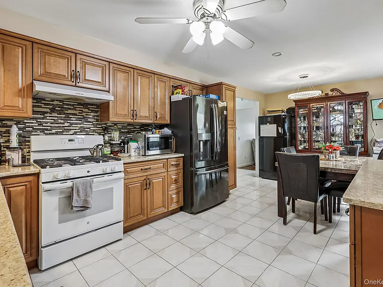 583 Bellevue Ave N #1 — Photo 9