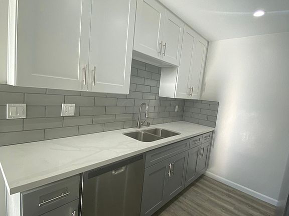 3rd image of 724 Idaho Ave #204