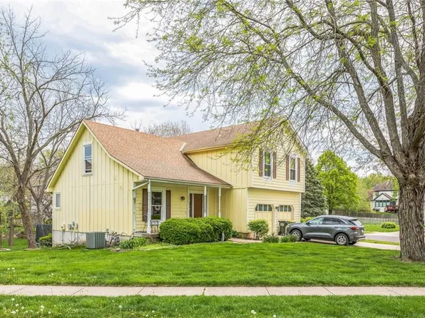 15633 Reeds St, Overland Park, KS 66223