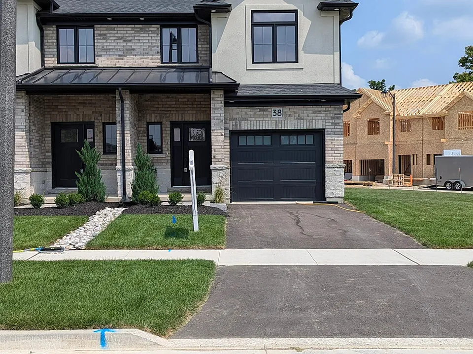 40 Walker Rd #TOWNHOMES