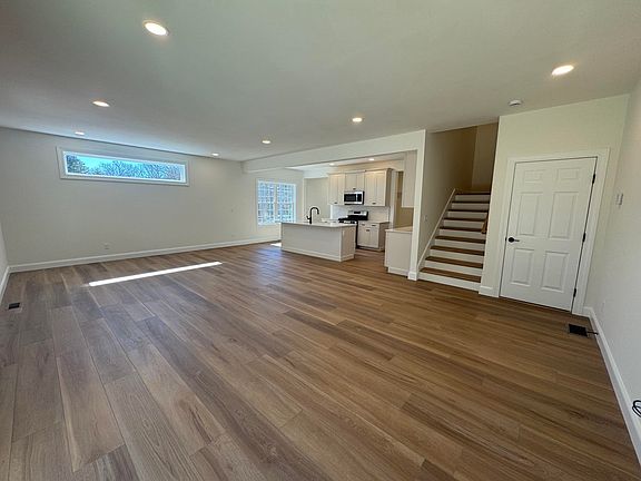 4th image of 9B York Road