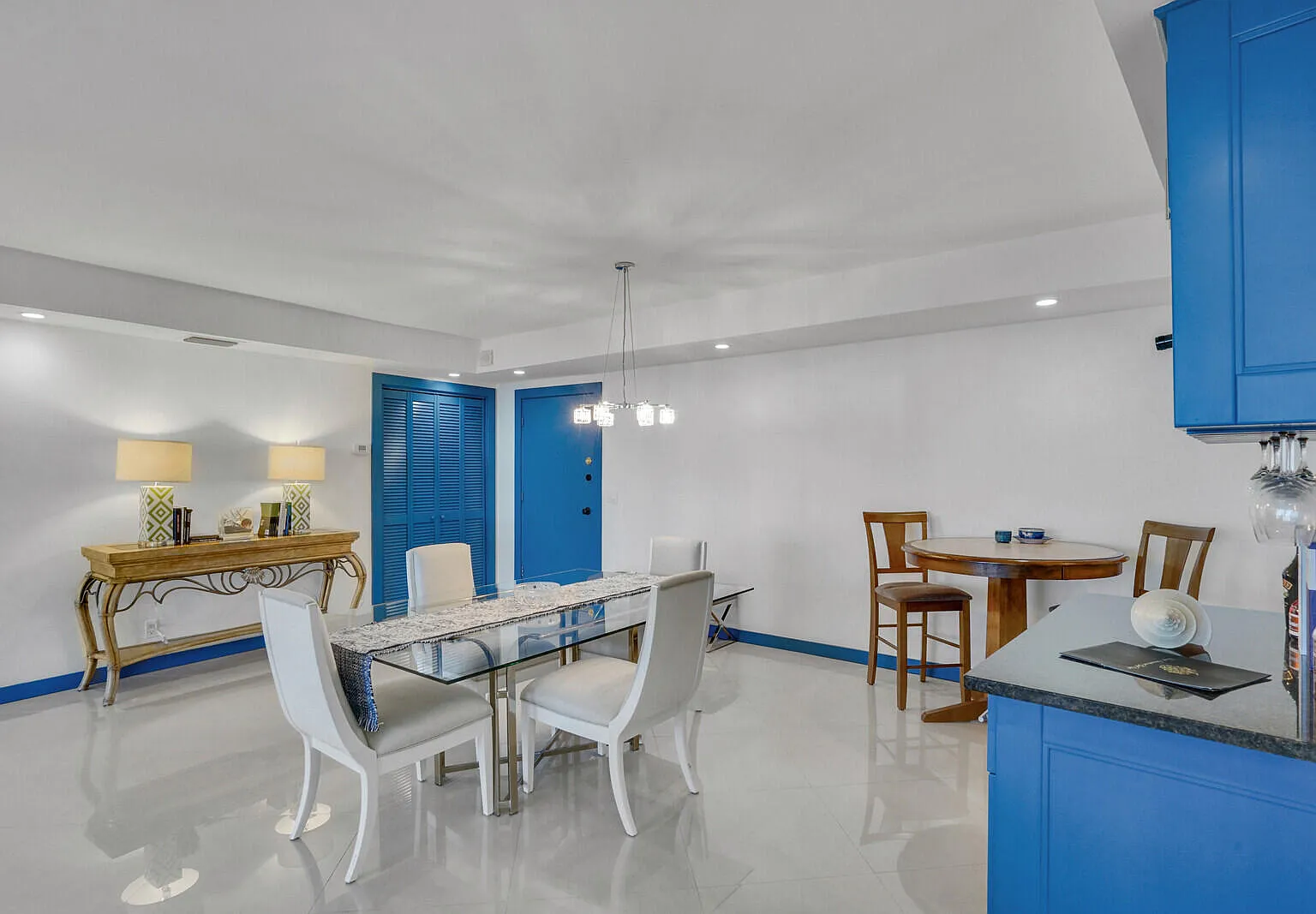 2 bed, 2.0 bath, 1559 sqft, $6,500 — Photo 2