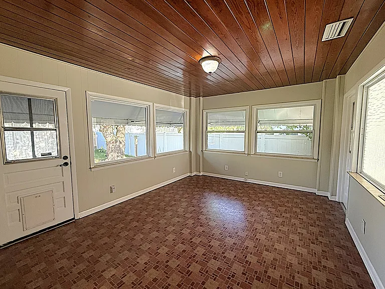 3000 Knollwood Cir — Photo 13