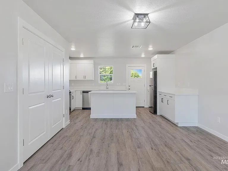 835 W Main St #2 — Photo 5