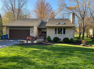 10404 Artemel Ln, Great Falls, VA 22066