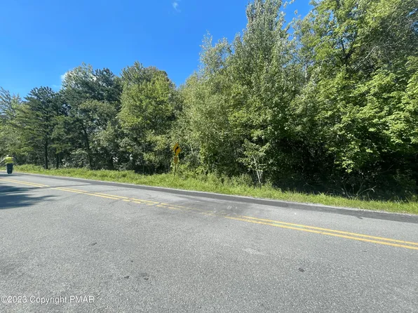 92 Heath Ln, Mount Pocono, PA 18344