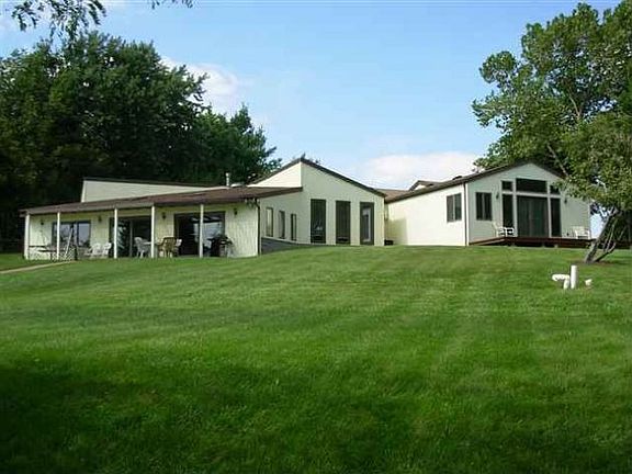 3rd image of 19901 Oakwood Dr