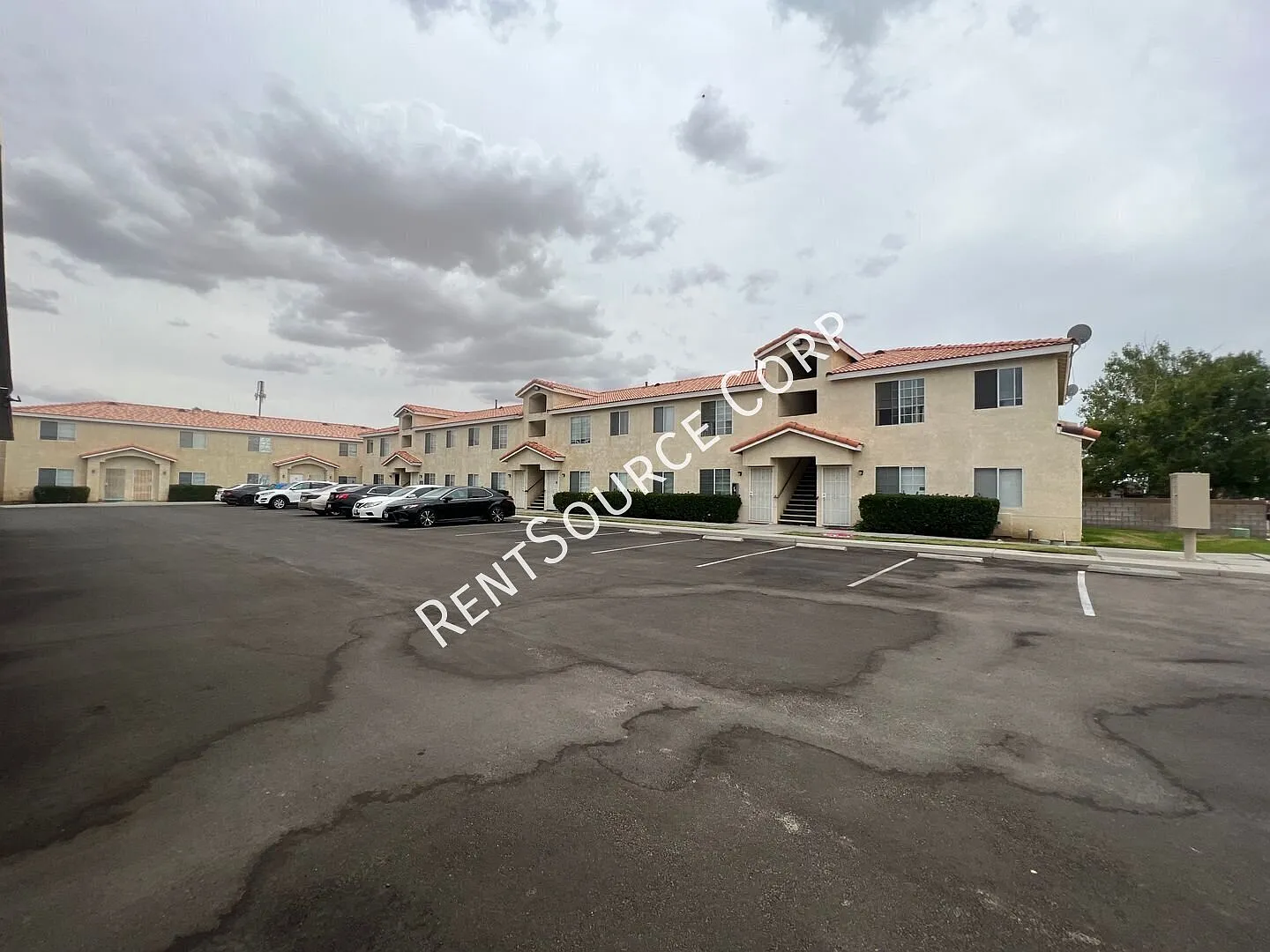 2 Bedrooms/1 Bathrooms Downstairs Condo for Rent in Rosamond in Kern County — Photo 1
