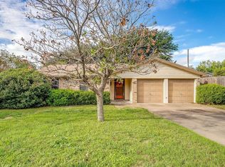 1605 Holly St, Cleburne, TX 76033