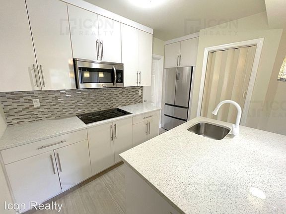 3rd image of 912-918 NE 15th Ave #2