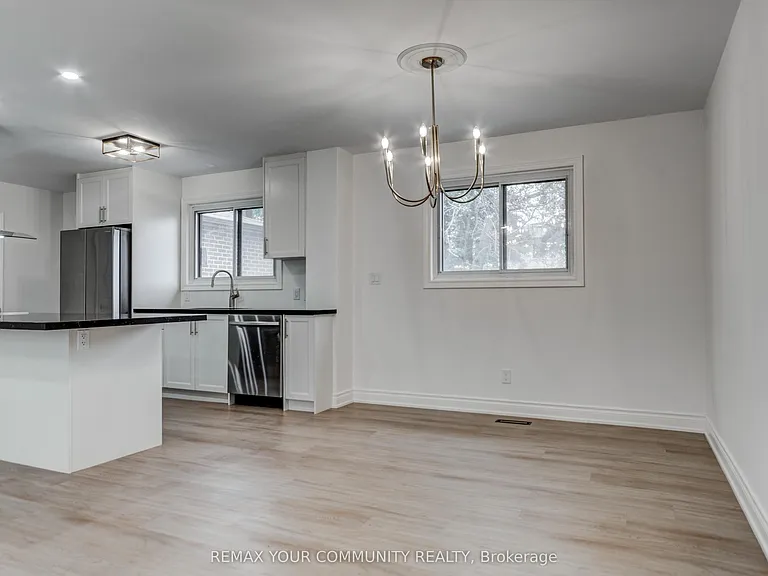 18 Ironshield Cres — Photo 10
