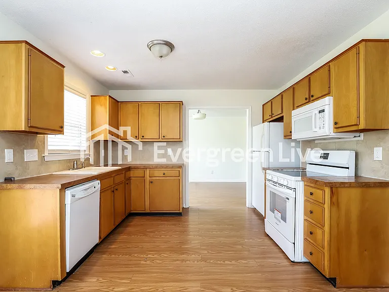 4092 Pleasant Valley Rd — Photo 4