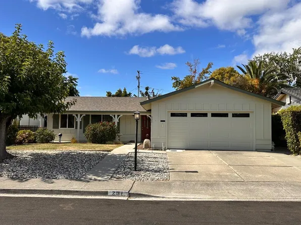 201 Lassen Circle, Vacaville, CA 95687