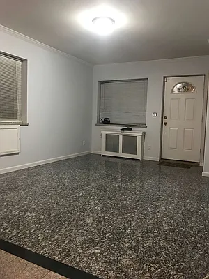 Rented by Halvatzis Realty | media 10