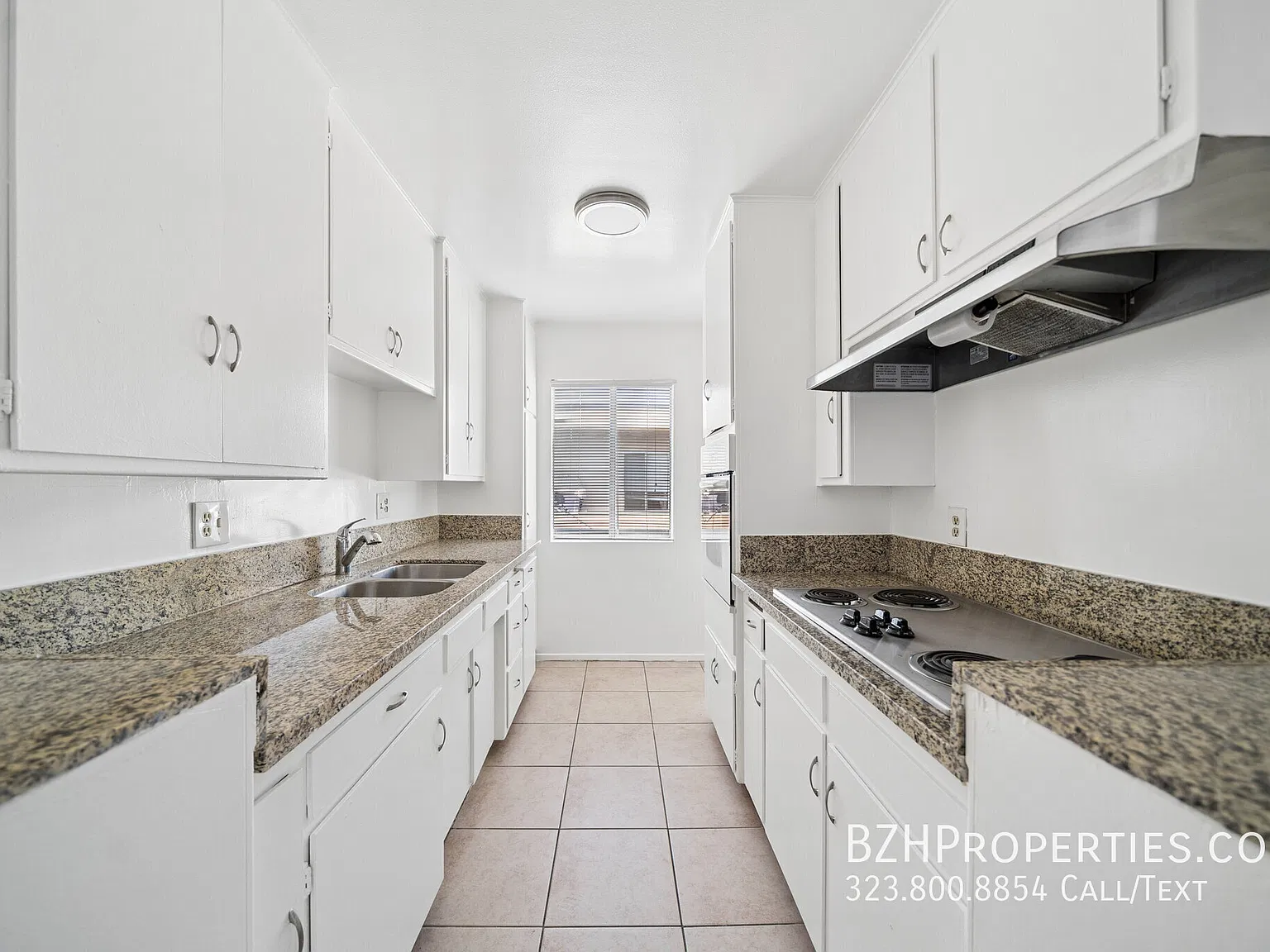 Bright 1 Bedroom with Balcony — Photo 4