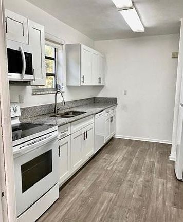 5th image of 517 Menendez Ave
