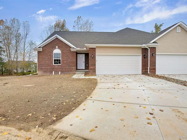 13339 Whispering Pines Ct, Linden, MI 48451