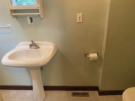 5th image of 614 Humboldt Ave #1/2