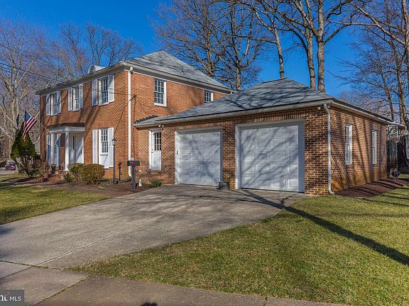 4th image of 811 Blossom Dr
