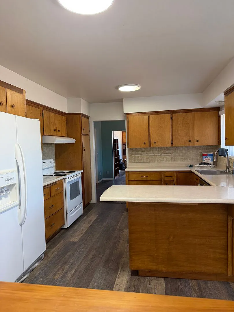 4 Bedroom Furnished Home Available for Rent — Photo 4