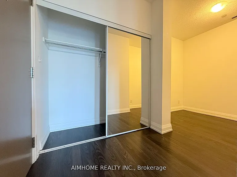 7165 Yonge St #319 — Photo 4