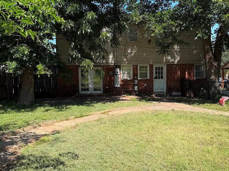3400 N Virginia Ave — Photo 2