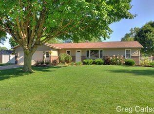 2343 S Garden Ct, Jenison, MI 49428