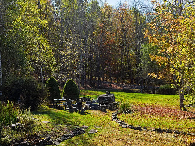 21 Larsen Dr — Photo 43