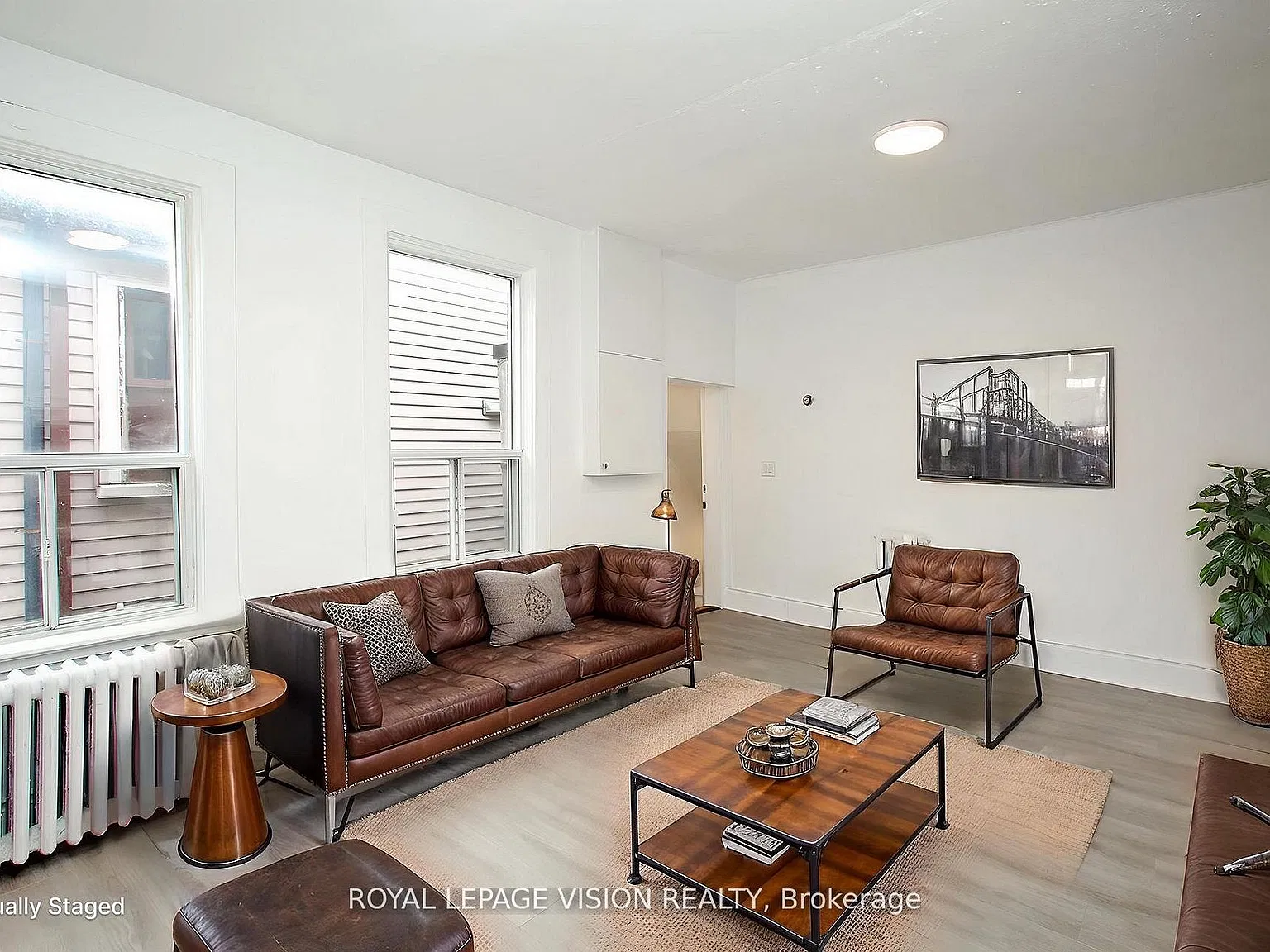 3 bed, $2,400 — Photo 1