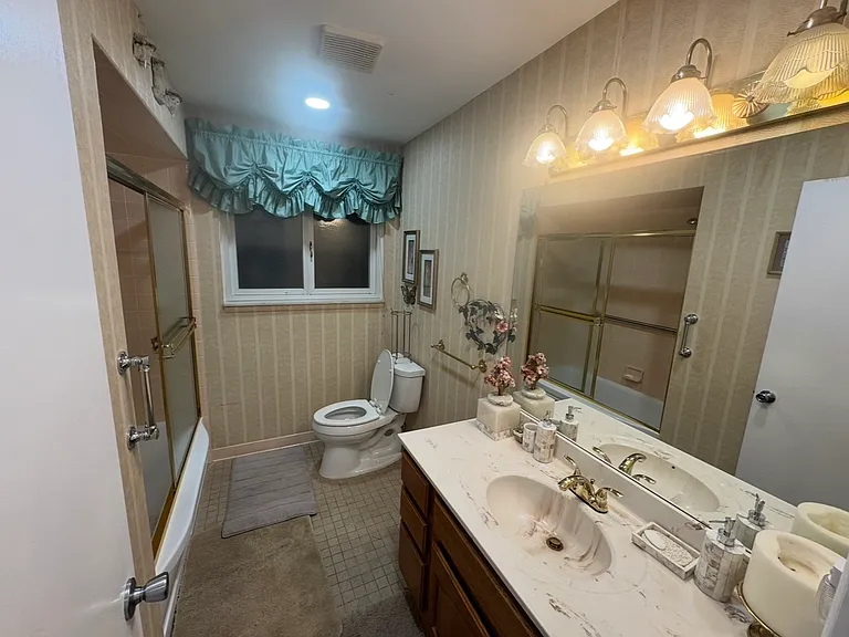 34647 Bristol St — Photo 10