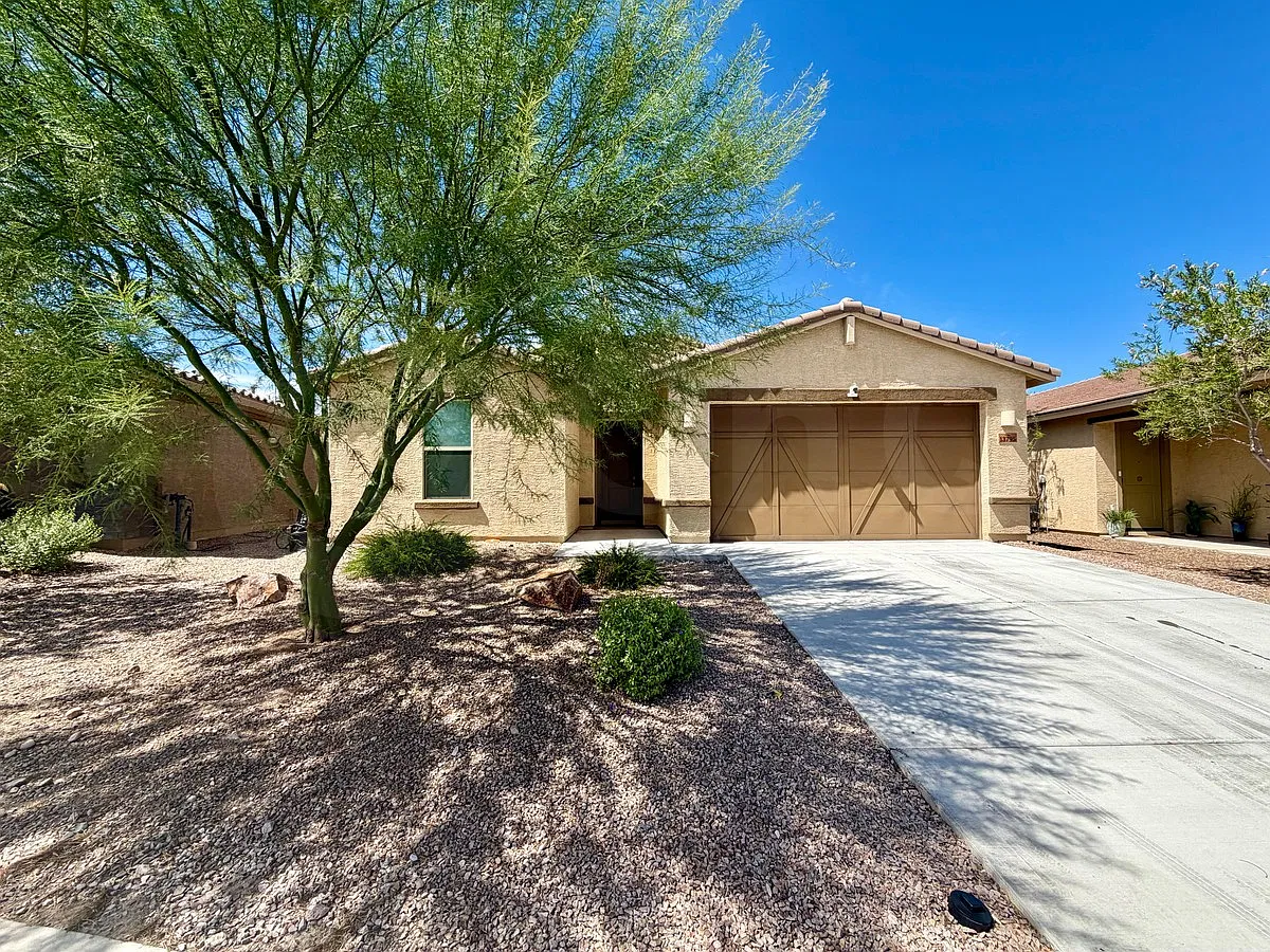 3 bed, 2.5 bath, 2375 sqft, $2,350 — Photo 3