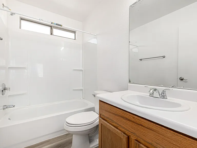 878 E Graham Ln — Photo 20