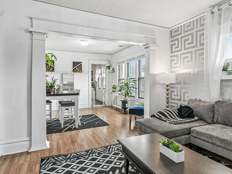 1st image of 393 Geranium Ave E