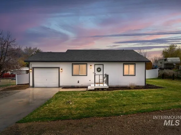 5752 Randolph Dr, Nampa, ID 83686