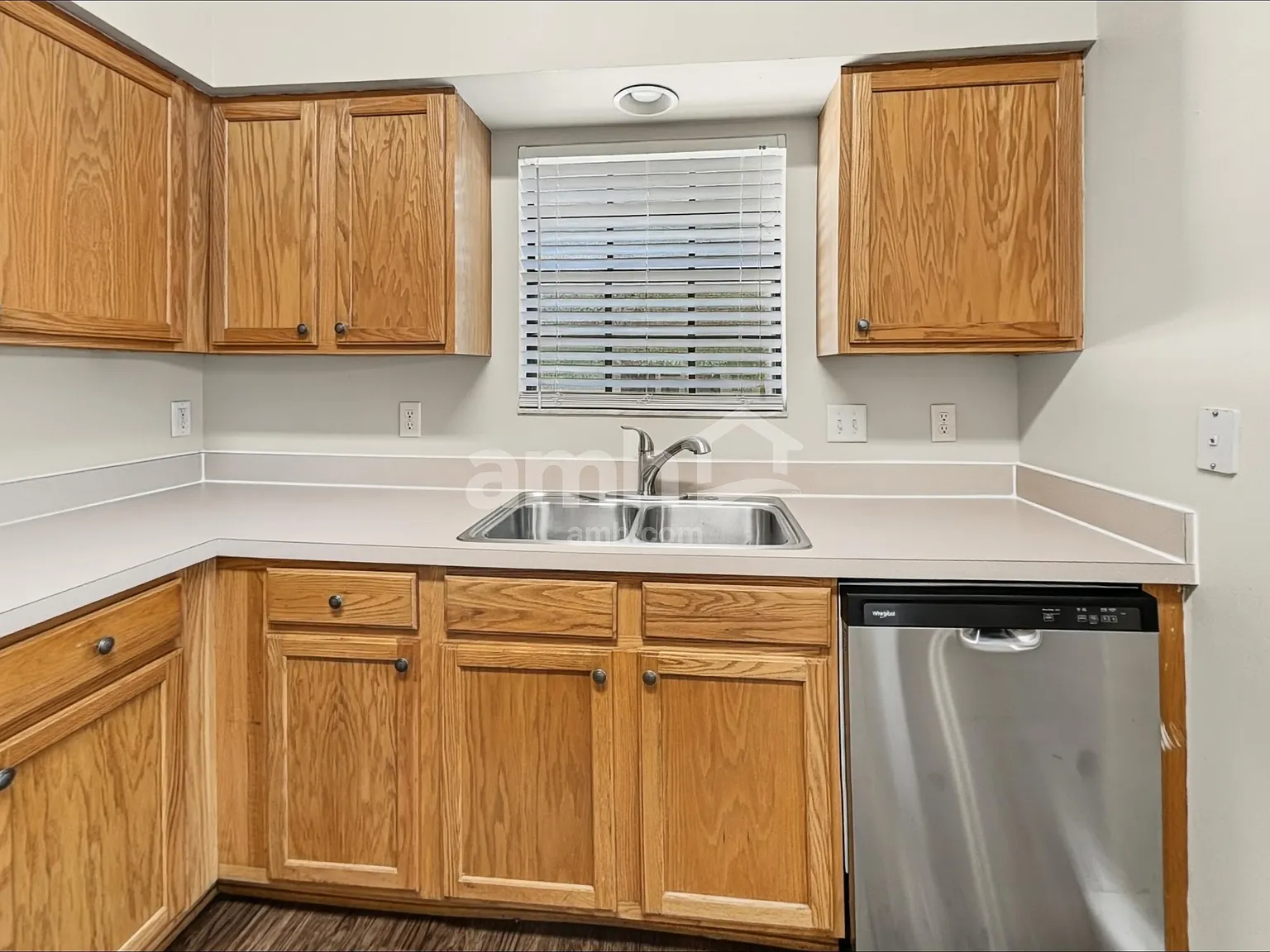 3 bed, 2.0 bath, 1282 sqft, $1,955 — Photo 3