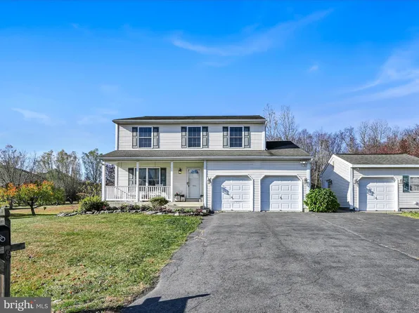 8 Mountain View Ln, Pottsville, PA 17901