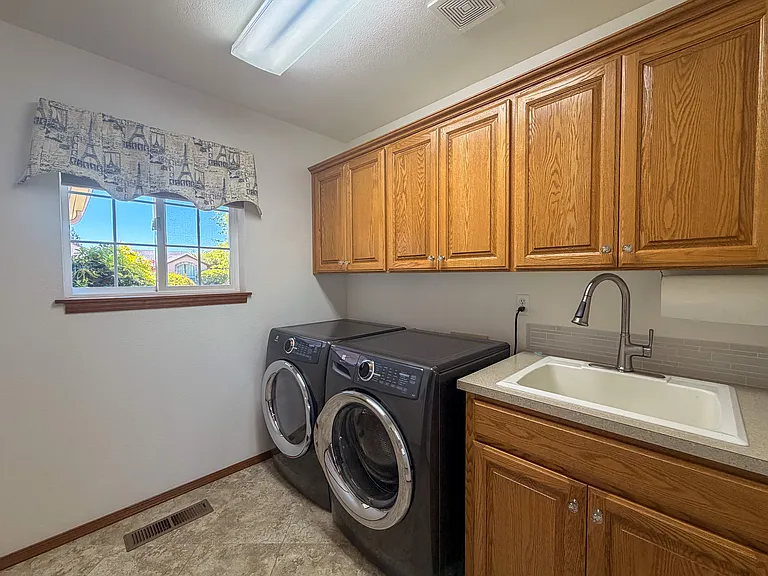364 SE Davis Ct #364 — Photo 17