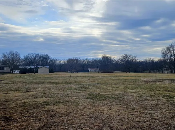 601 & 603 E Vogt St, Urich, MO 64788