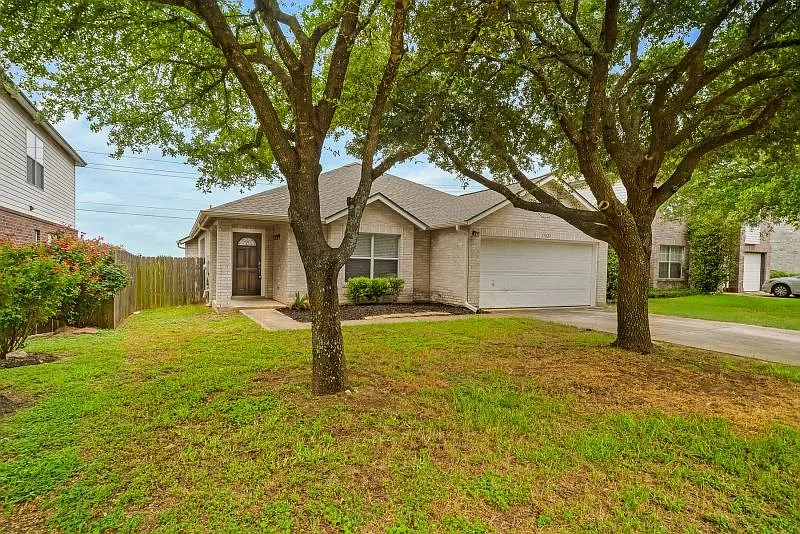 3 bed, 2.0 bath, 1643 sqft, $2,050 — Photo 3