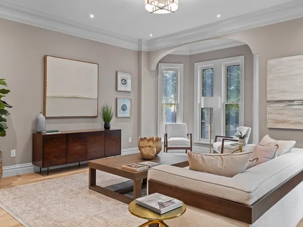 17 Alveston St Suite 1, Jamaica Plain, MA 02130