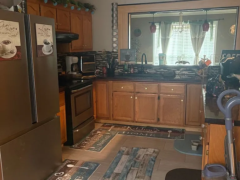 1156 Franklin Dr — Photo 3