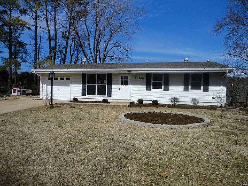 1st image of 909 Danton Ct