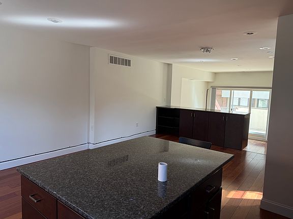 5th image of 2060 Appletree St