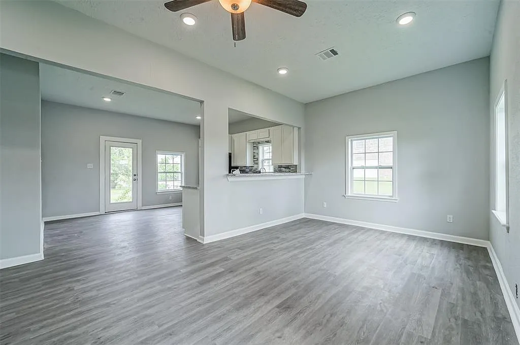 3 bed, 2.0 bath, 1352 sqft, $2,175 — Photo 4