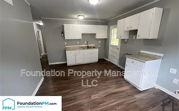 502 Charter Ave — Photo 3