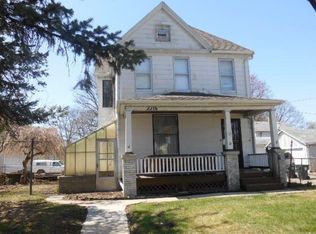 2216 Grand Ave, Davenport, IA