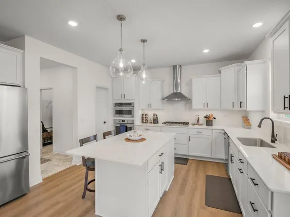 716 Longmeadow Ln, Waconia, MN 55387
